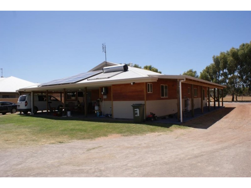 3 Chivers Concourse, Dongara WA 6525