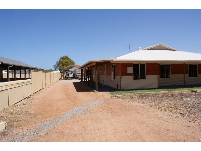 3 Chivers Concourse, Dongara WA 6525