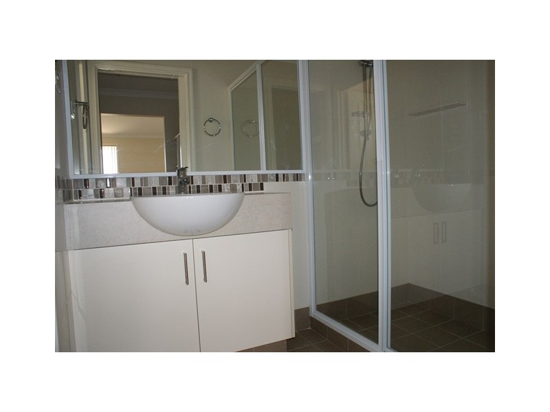 16 Bayliss Road, Dongara WA 6525