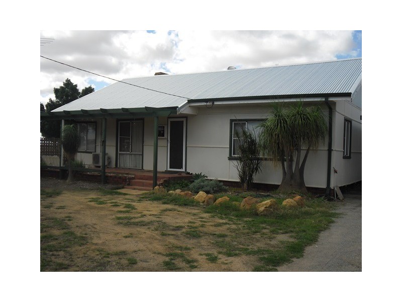1 Robertson Street, Carnamah WA 6517