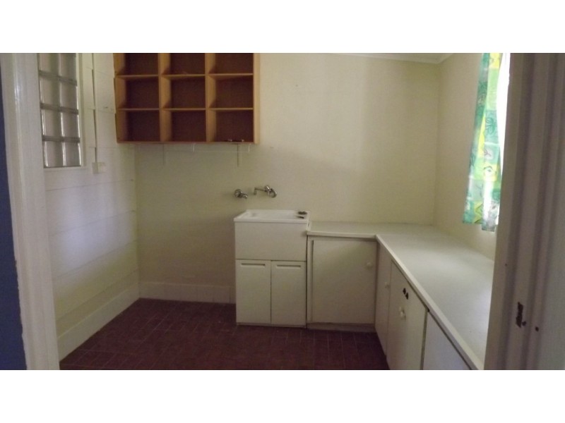 16 Dodd Street, Dongara WA 6525