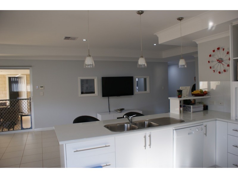 60 Premier Circle, Dongara WA 6525