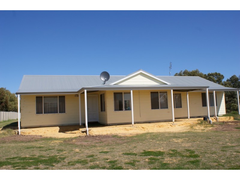 8 Bayliss Road, Dongara WA 6525