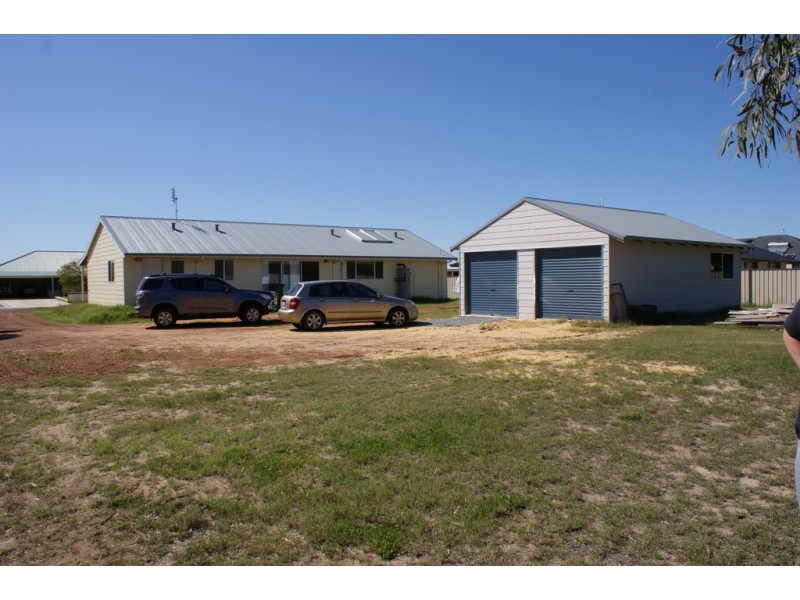 8 Bayliss Road, Dongara WA 6525