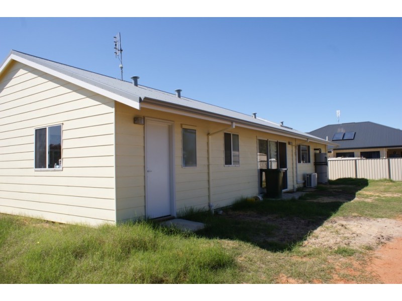 8 Bayliss Road, Dongara WA 6525