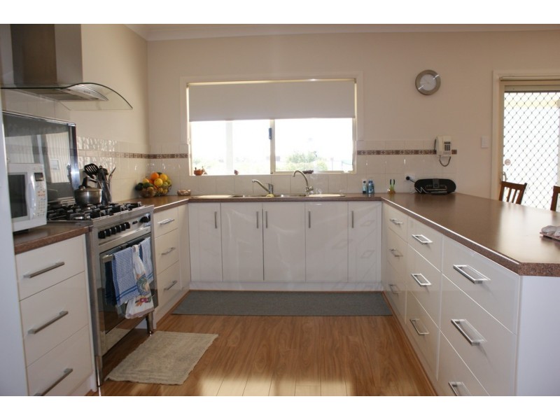 3 Bayliss Road, Dongara WA 6525