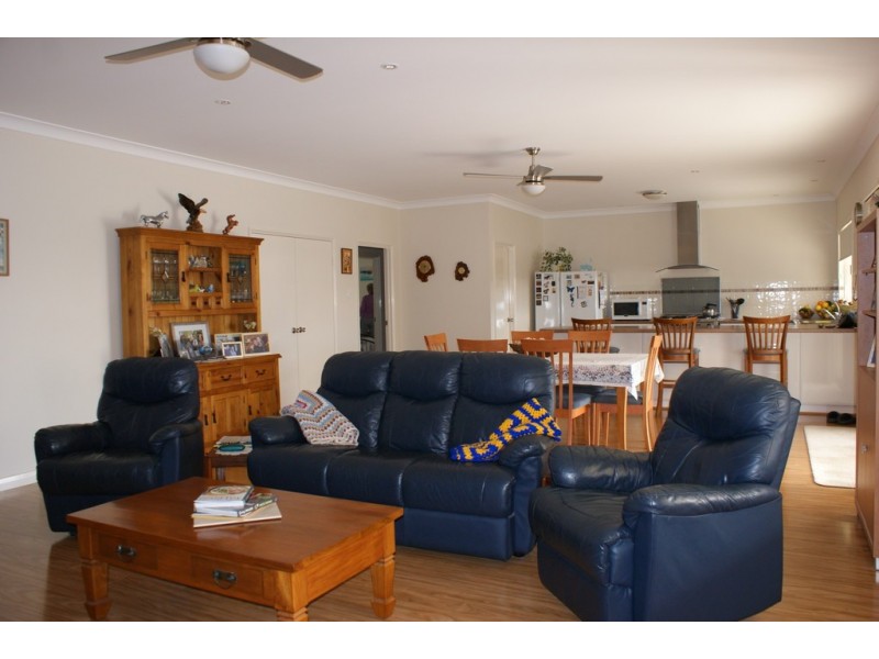 3 Bayliss Road, Dongara WA 6525