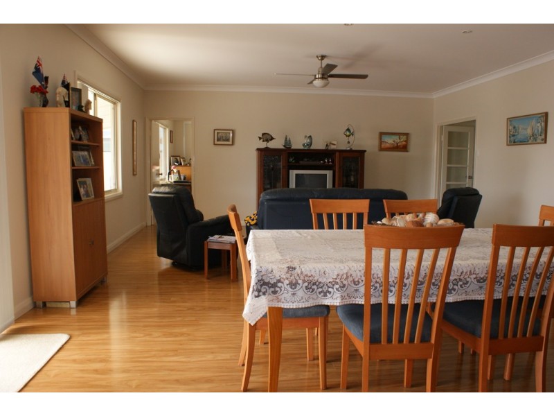 3 Bayliss Road, Dongara WA 6525