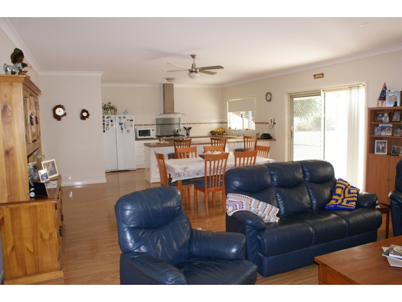 3 Bayliss Road, Dongara WA 6525