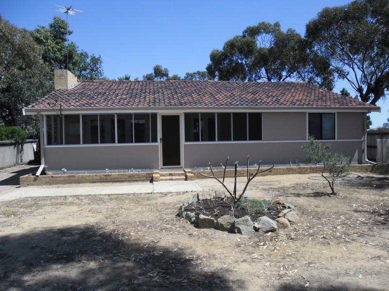 2 Robertson Street, Carnamah WA 6517