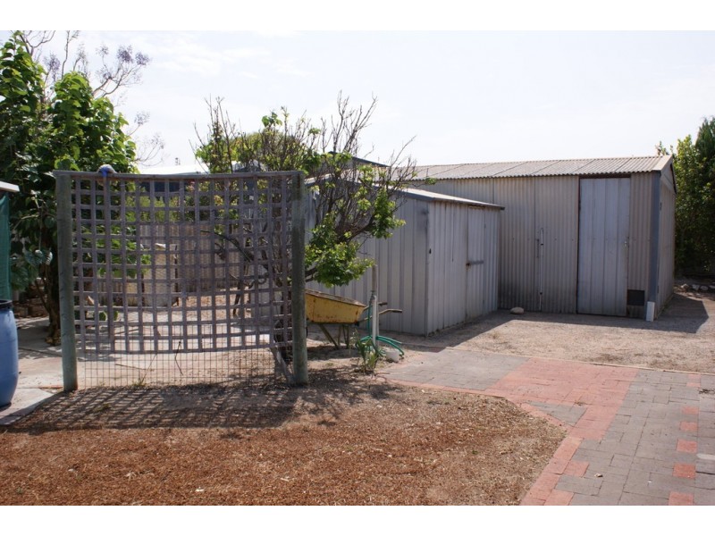 20 Church Street, Dongara WA 6525