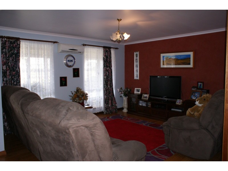 33 Pickering Dve, Dongara WA 6525