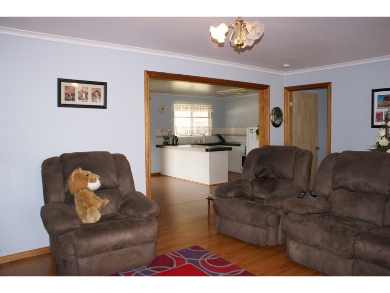 33 Pickering Dve, Dongara WA 6525