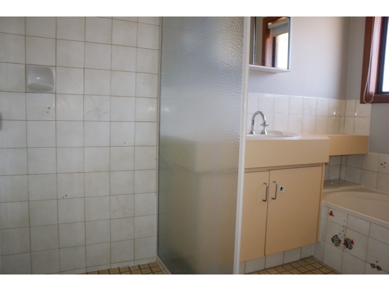 5 Delmage Street, Dongara WA 6525