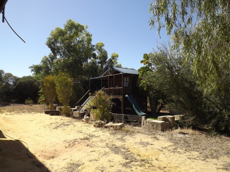 56 Petit Lane, Dongara WA 6525