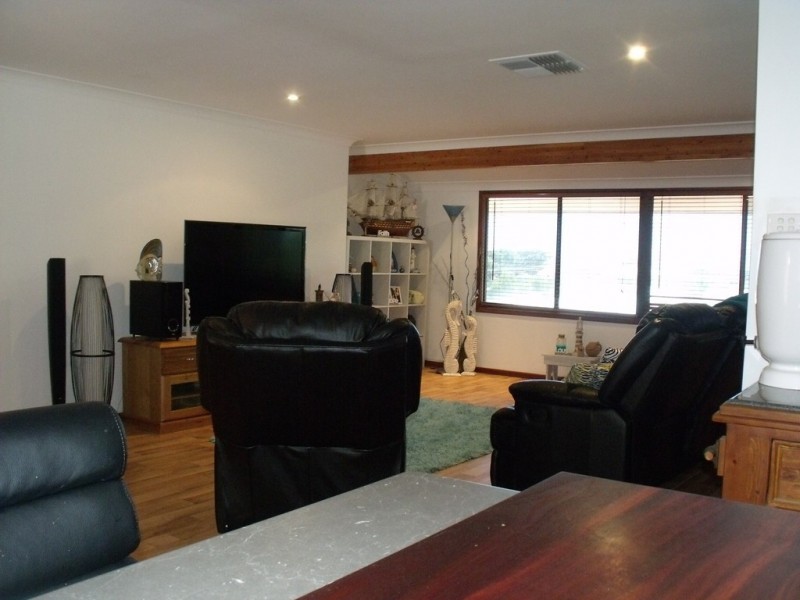 10 Bartlett Place, Port Denison WA 6525