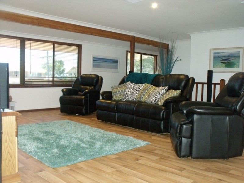 10 Bartlett Place, Port Denison WA 6525