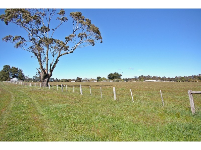 32 Barkers Road, Woodend VIC 3442
