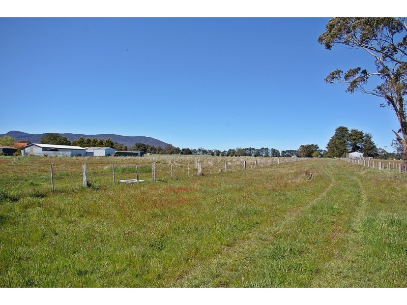 32 Barkers Road, Woodend VIC 3442