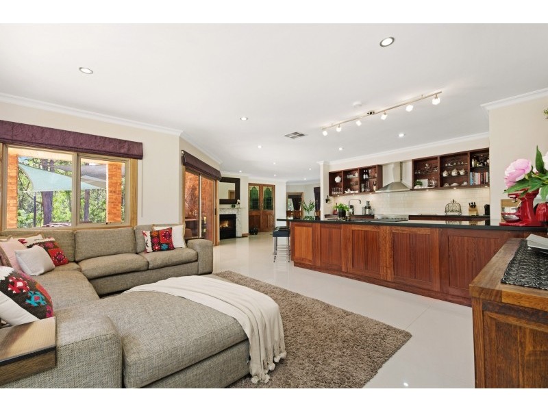 69 Greig Court, Woodend VIC 3442