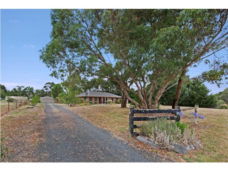 14 Robertson Drive, Newham VIC 3442