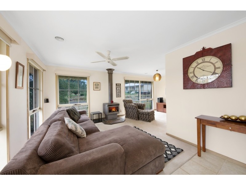 14 Robertson Drive, Newham VIC 3442