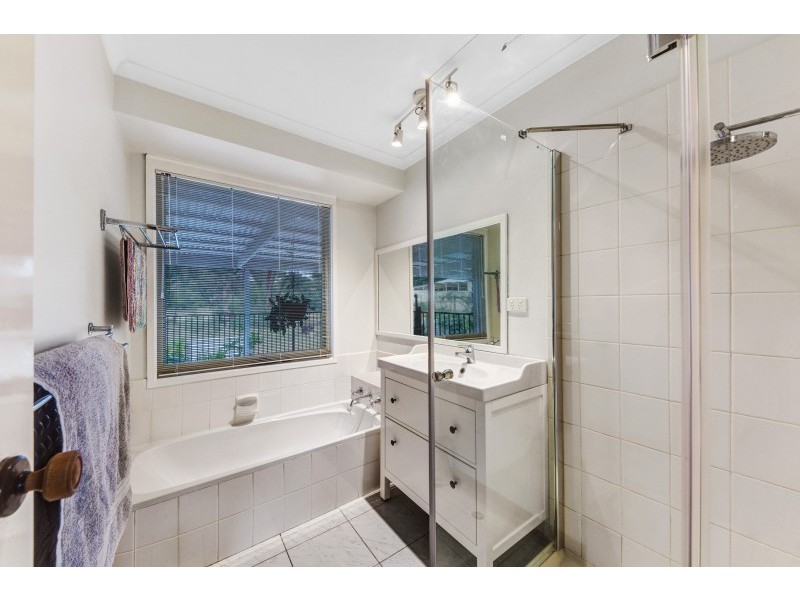 14 Robertson Drive, Newham VIC 3442