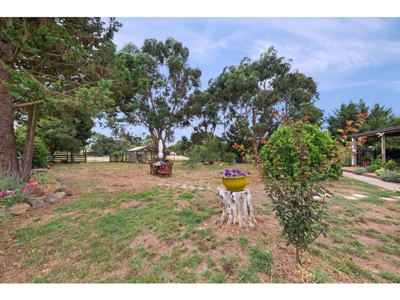 14 Robertson Drive, Newham VIC 3442