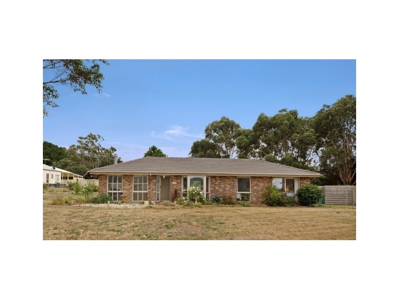 14 Robertson Drive, Newham VIC 3442