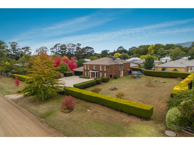 2 Christian Street, Woodend VIC 3442