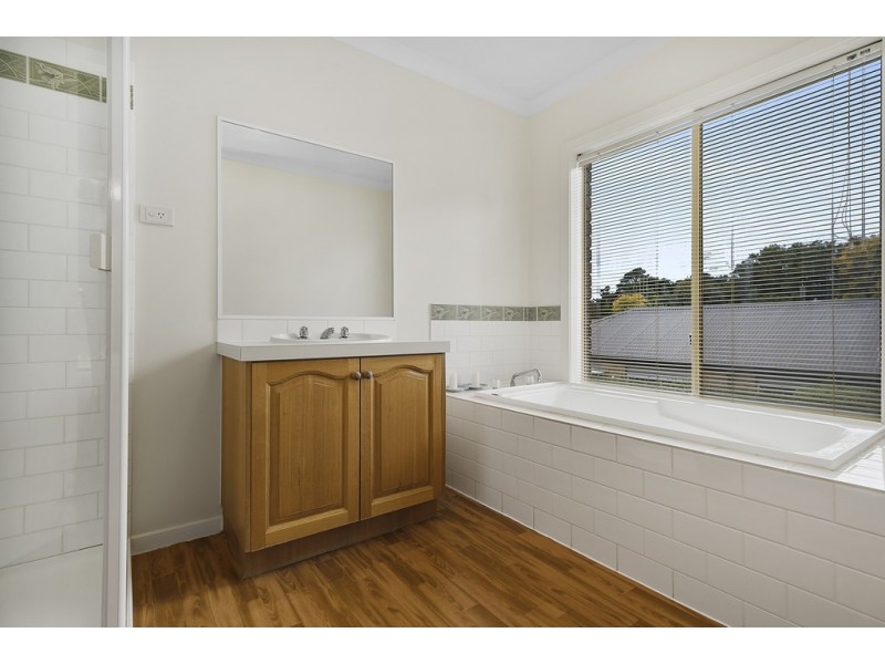 2 Christian Street, Woodend VIC 3442