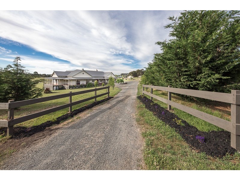 102 Donovans Road, Woodend VIC 3442