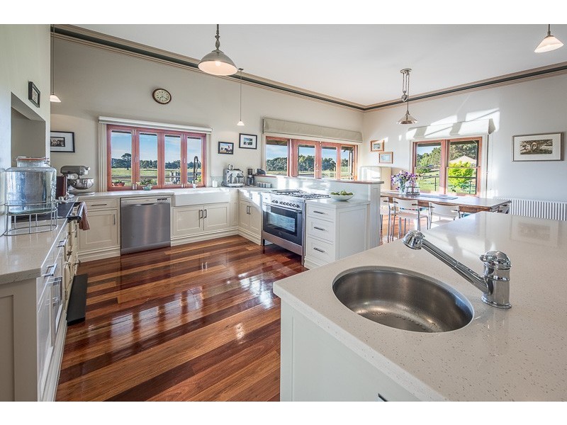 102 Donovans Road, Woodend VIC 3442