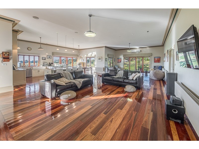 102 Donovans Road, Woodend VIC 3442