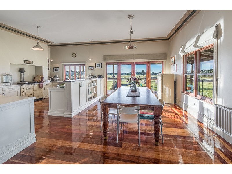 102 Donovans Road, Woodend VIC 3442