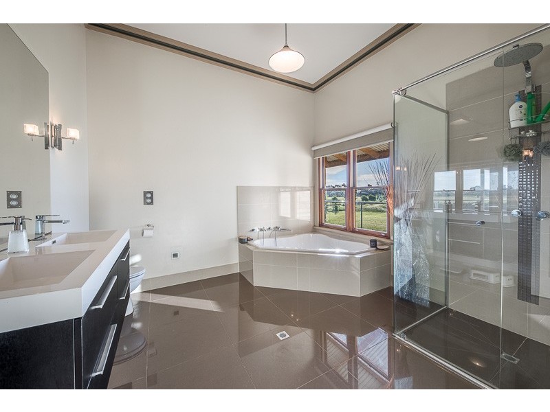 102 Donovans Road, Woodend VIC 3442