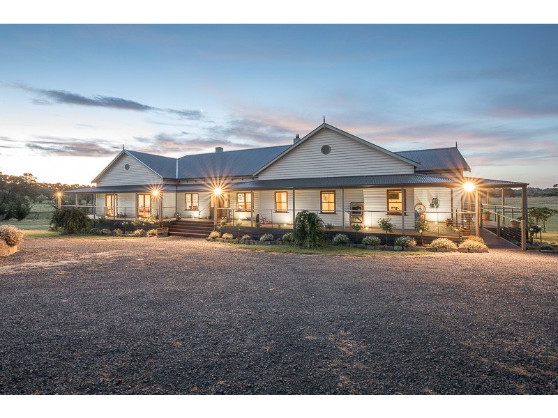 102 Donovans Road, Woodend VIC 3442