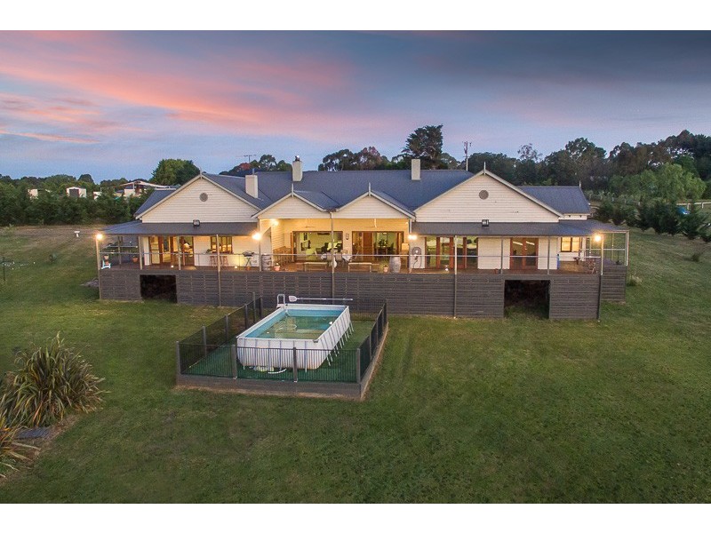 102 Donovans Road, Woodend VIC 3442