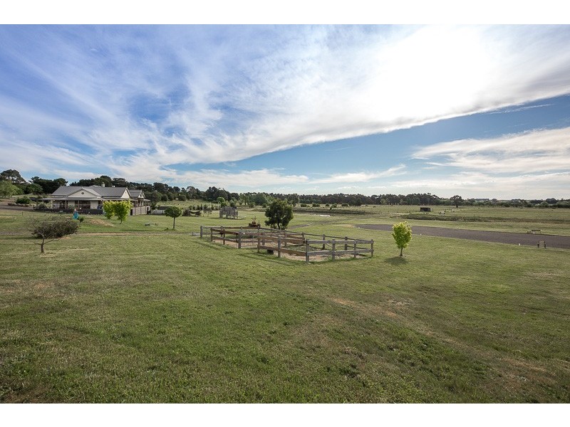 102 Donovans Road, Woodend VIC 3442