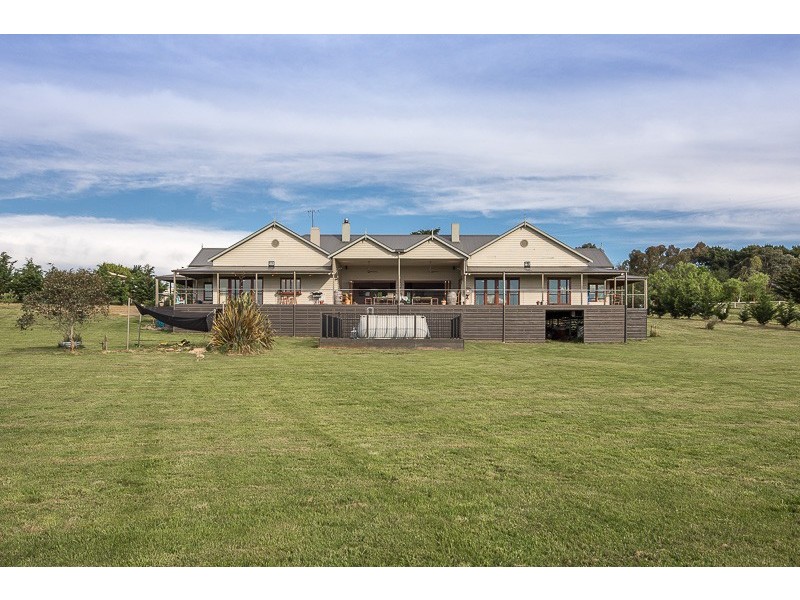 102 Donovans Road, Woodend VIC 3442
