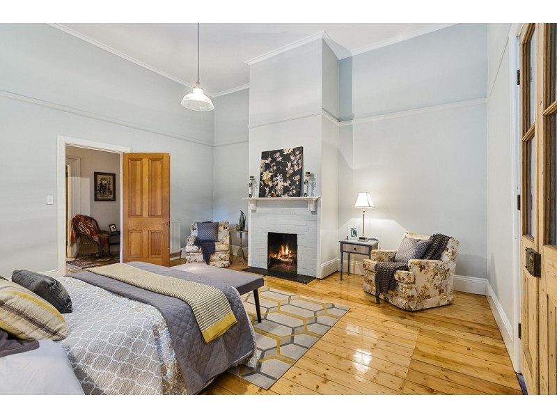 7 Noonan Grove, Woodend VIC 3442