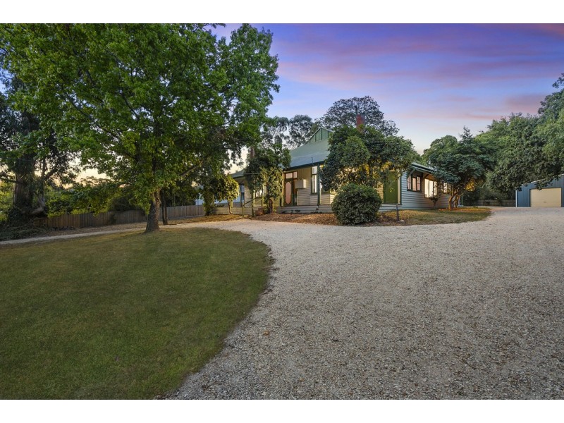 7 Noonan Grove, Woodend VIC 3442