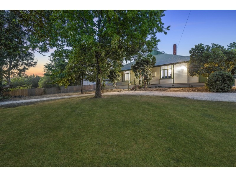 7 Noonan Grove, Woodend VIC 3442