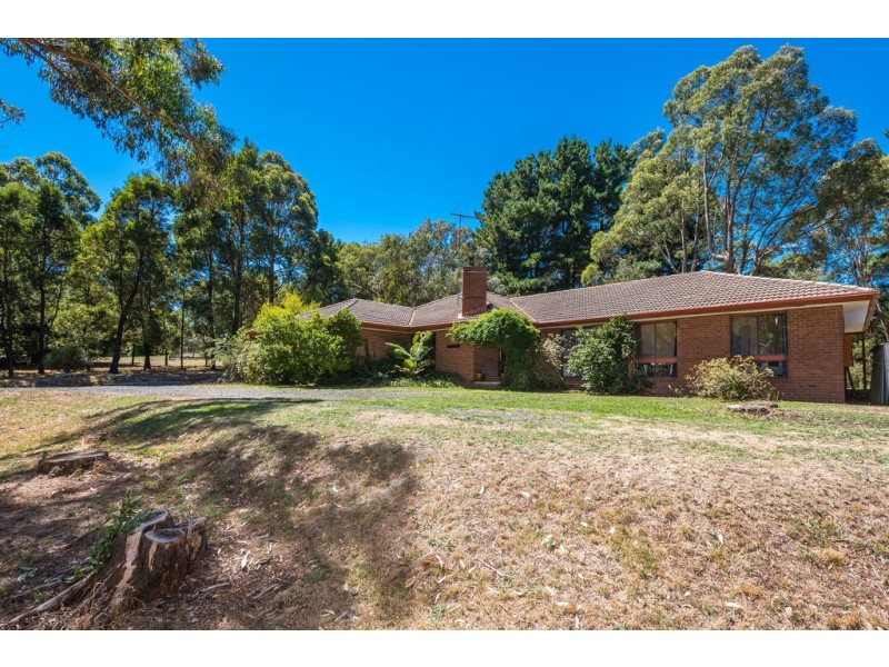 27 Yalonga Road, Woodend VIC 3442