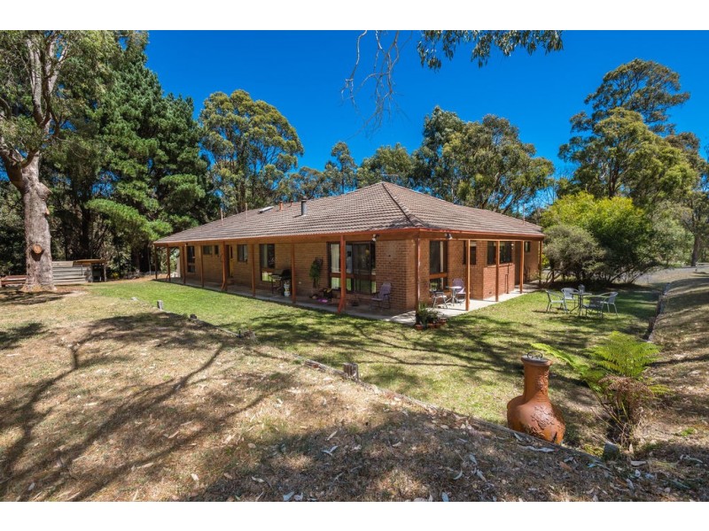27 Yalonga Road, Woodend VIC 3442