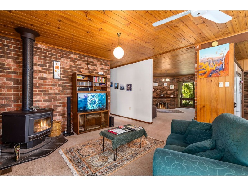 27 Yalonga Road, Woodend VIC 3442