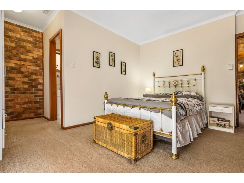 27 Yalonga Road, Woodend VIC 3442