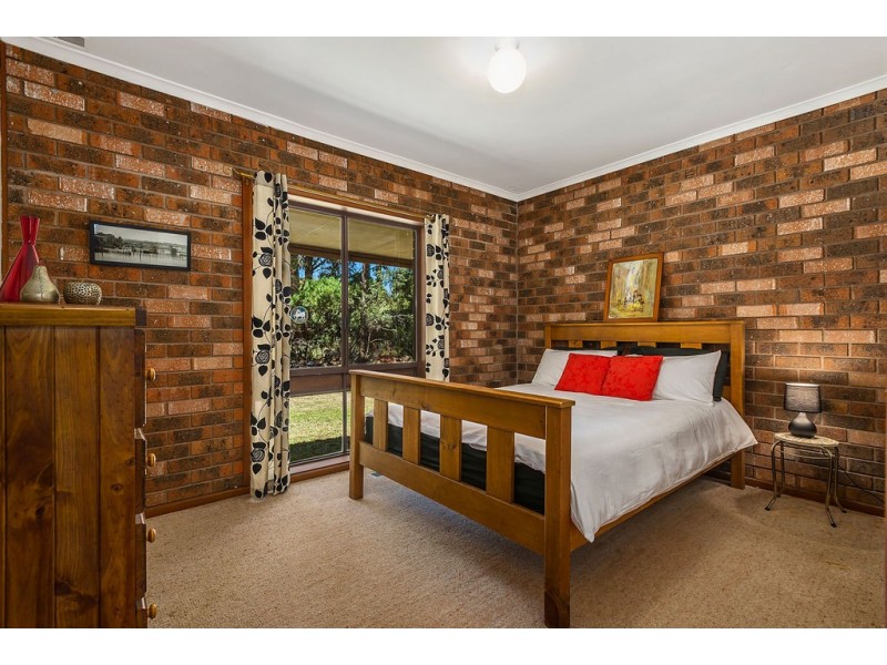 27 Yalonga Road, Woodend VIC 3442