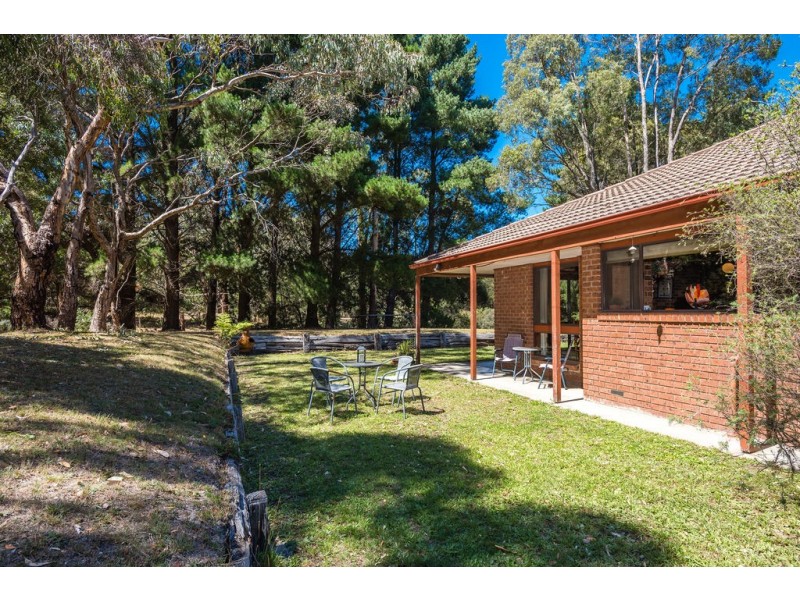 27 Yalonga Road, Woodend VIC 3442
