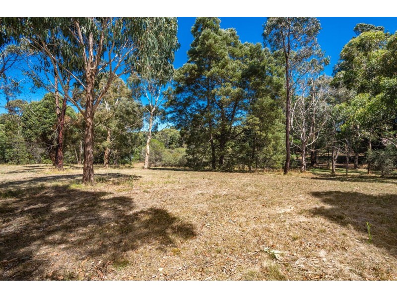 27 Yalonga Road, Woodend VIC 3442